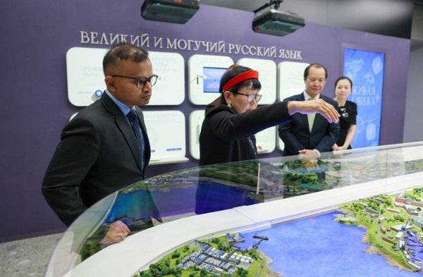 Heads-of-Consulates-General-in-Vladivostok-Attend-the-Festive-Opening-Program-of-the-National-Center-.jpg